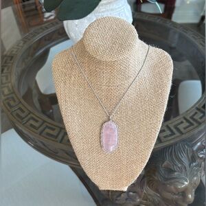 🩷🩷KENDRA SCOTT PINK ROSE QUARTZ NECKLACE!🩷🩷